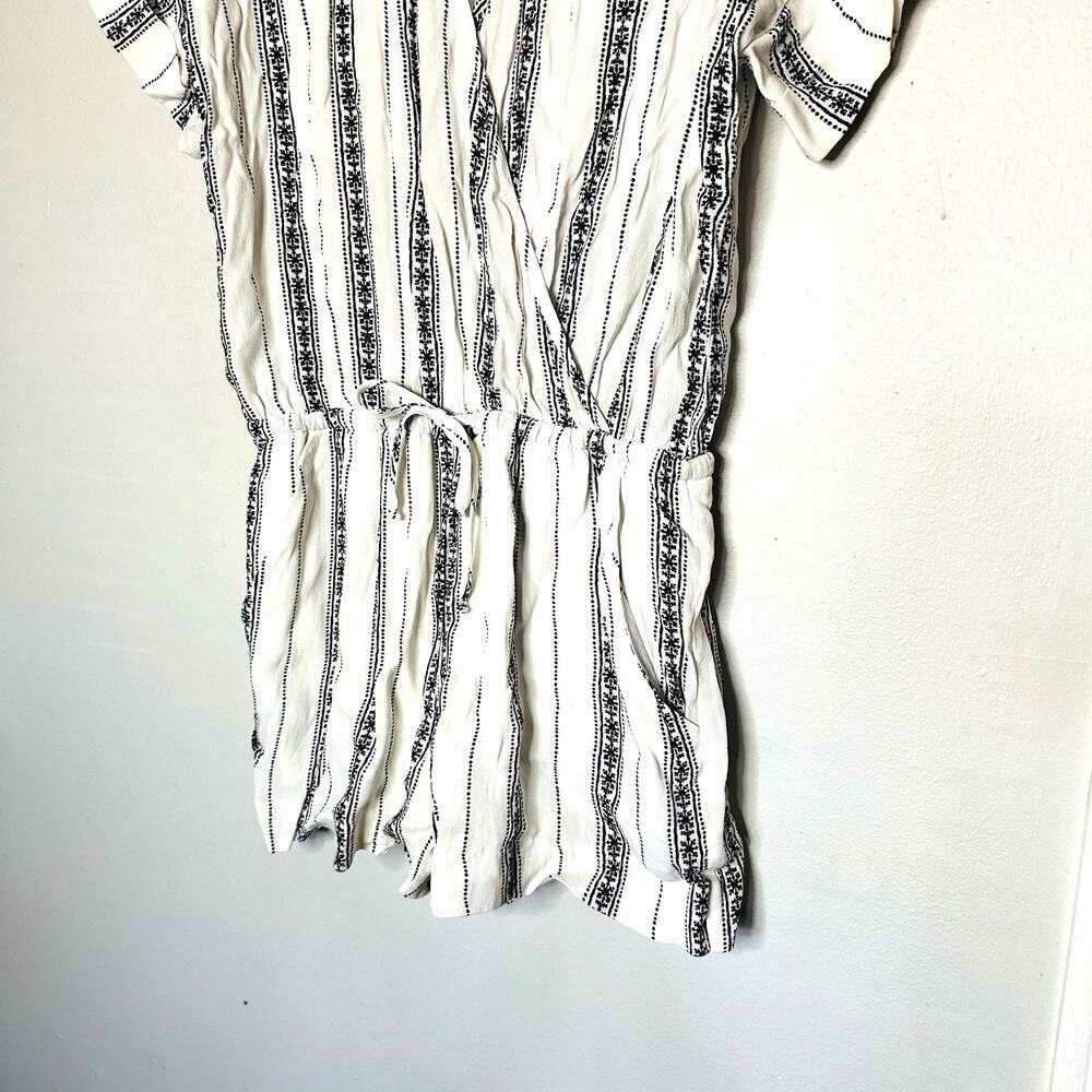Fifteen Twenty Women's White Surplice Wrap V-Neck Striped Romper Size Large - Picture 5 of 12